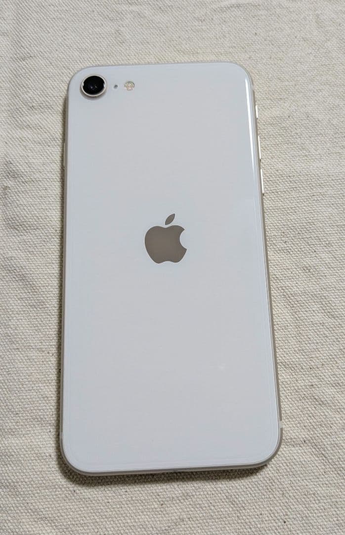 ニコニコ（ほぼ未使用）Apple iPhone SE (第3世代)