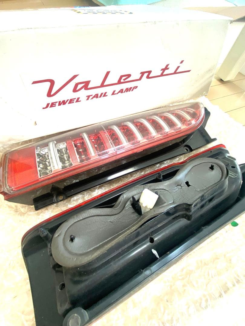 ハイエースValenti テールランプ