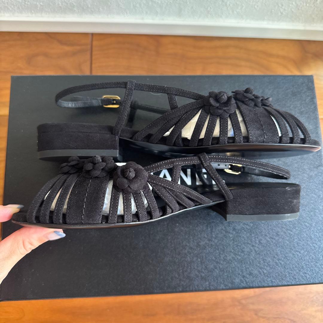 【新品未使用品】CHANEL スウェードカメリアサンダル 35