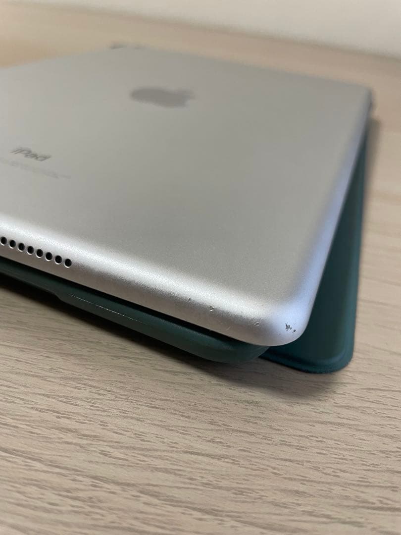 Apple iPad シルバー 6世代 ケース付き