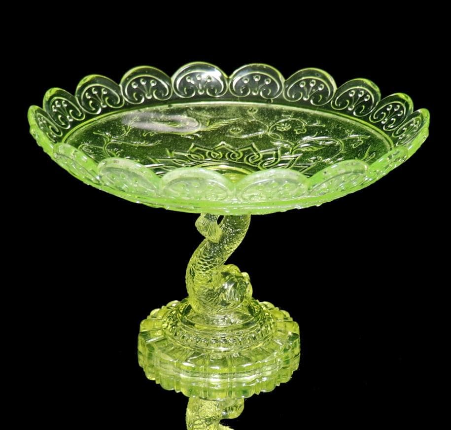 オールド・バカラ(BACCARAT) 1880年 ウランガラス製 大型コンポート