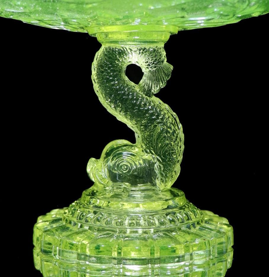 オールド・バカラ(BACCARAT) 1880年 ウランガラス製 大型コンポート