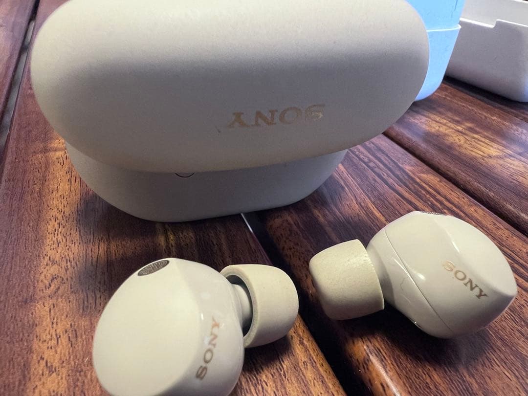 ソニー WF-1000XM5 プラチナシルバー イヤホンのみ作動