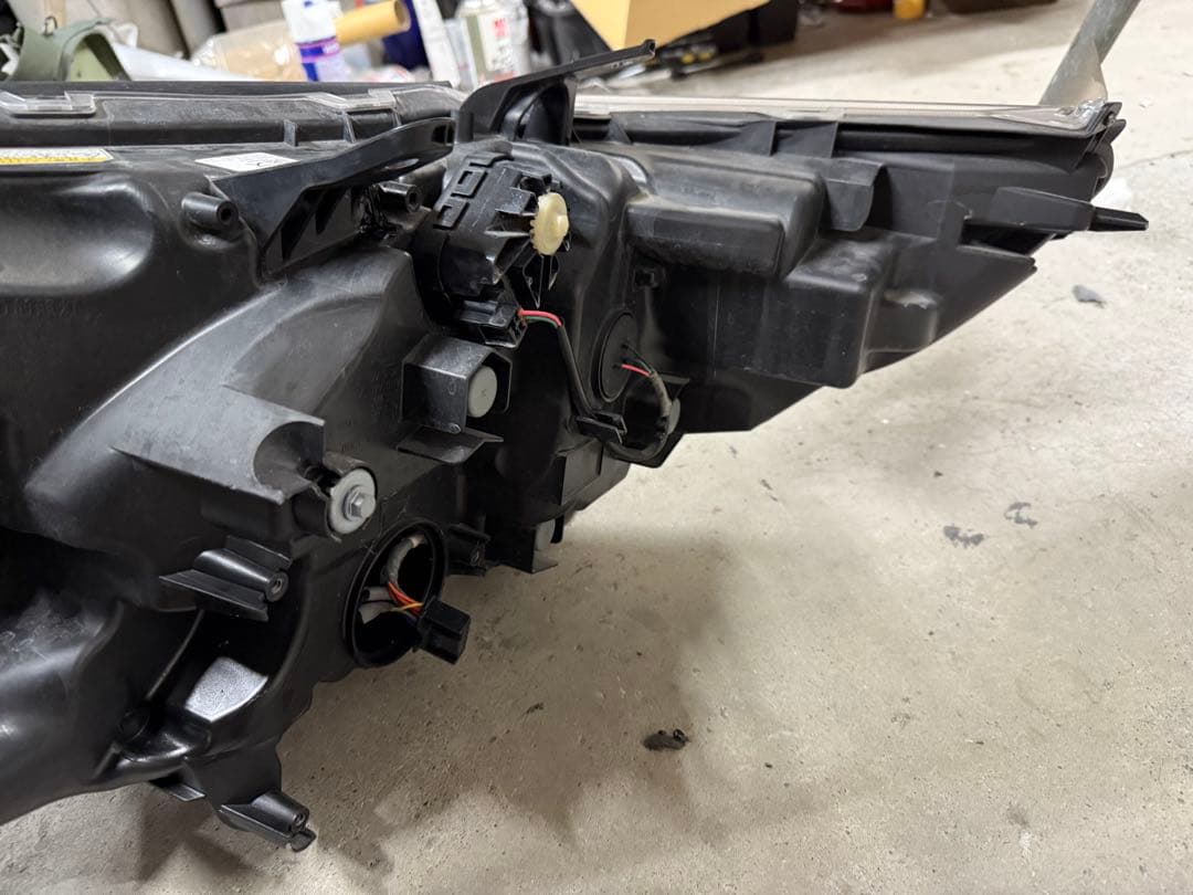 30アルファード 右ヘッドライト