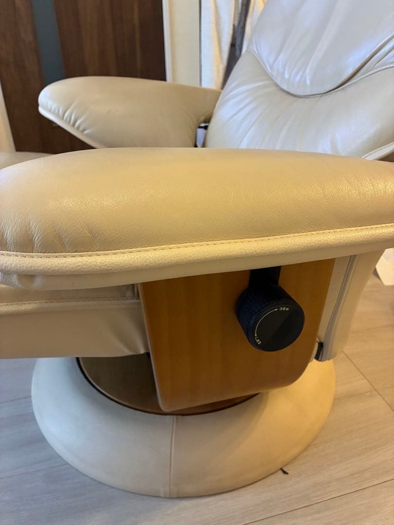 直接取引☆ karimoku カリモク家具 リクライニングソファ オットマン付