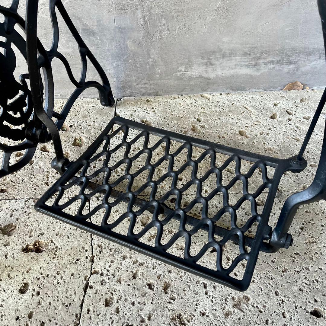 イギリス　アンティークミシン脚テーブル　SINGER 足踏みミシン　網目　鉄脚