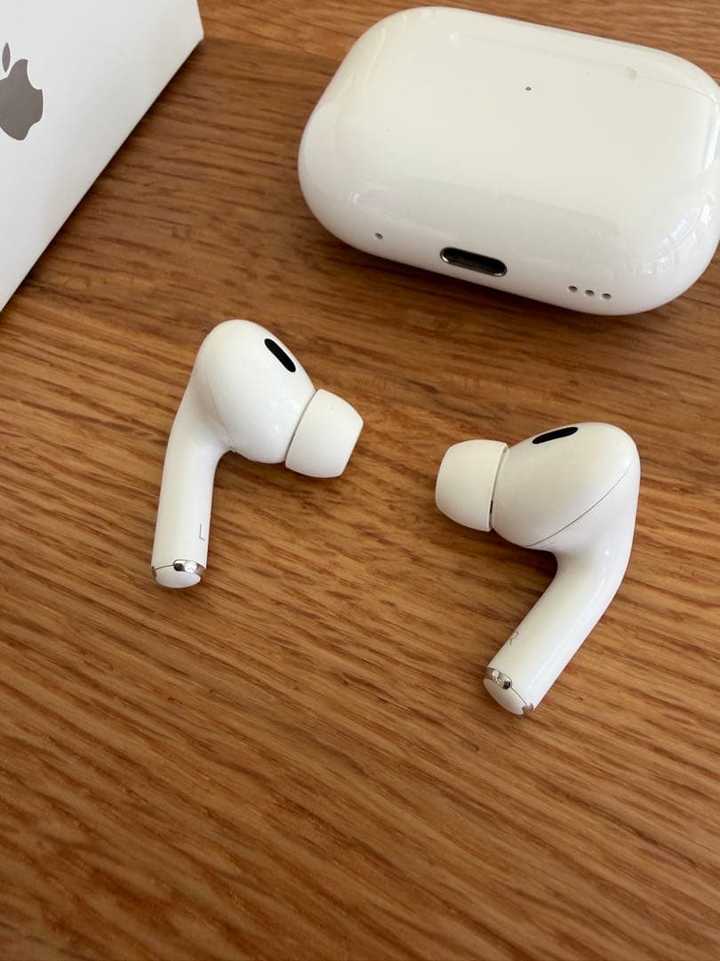 【美品】Apple AirPods Pro 2 (後継TYPE-C) 箱有り