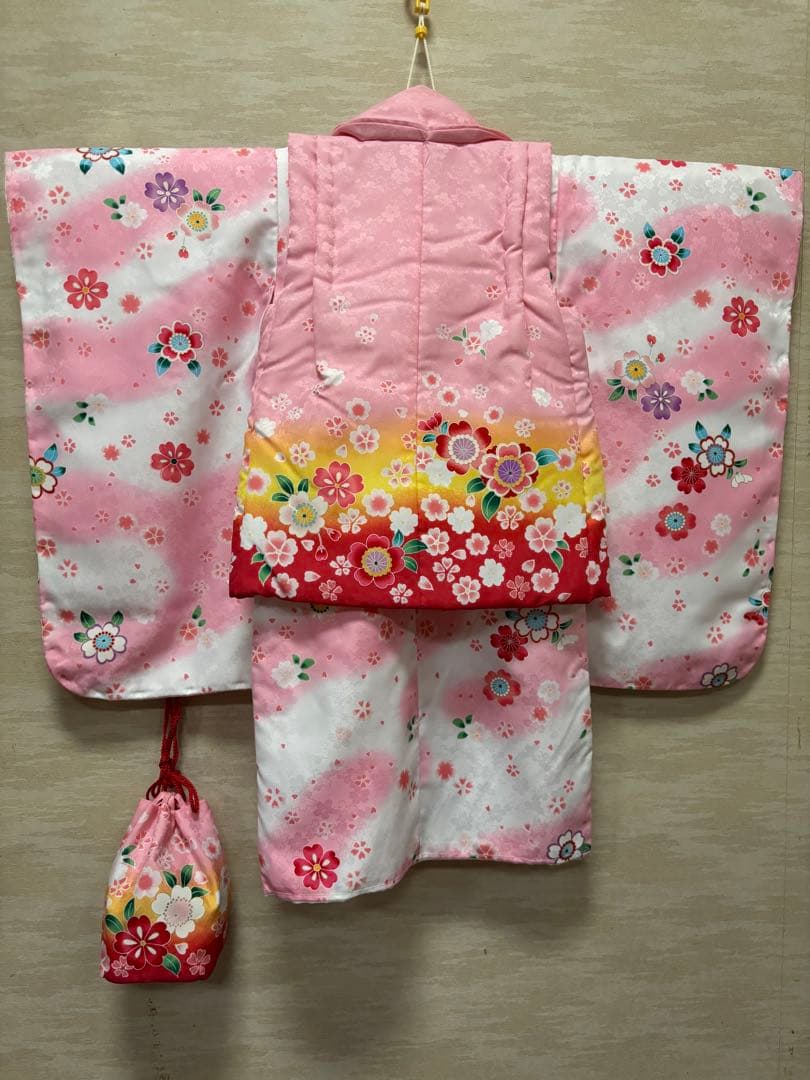 七五三　3歳女の子　着物・被布セット　白とピンク　うさぎ飾り　カラフル被布　新品