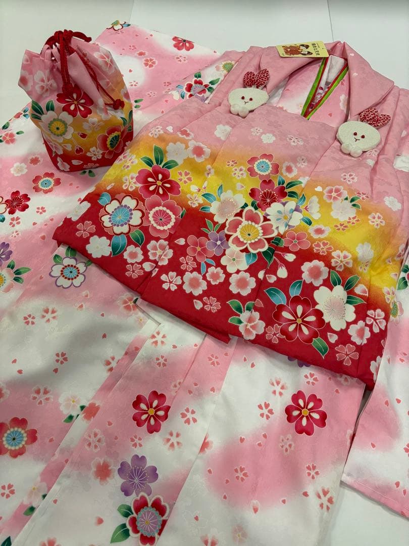 七五三　3歳女の子　着物・被布セット　白とピンク　うさぎ飾り　カラフル被布　新品