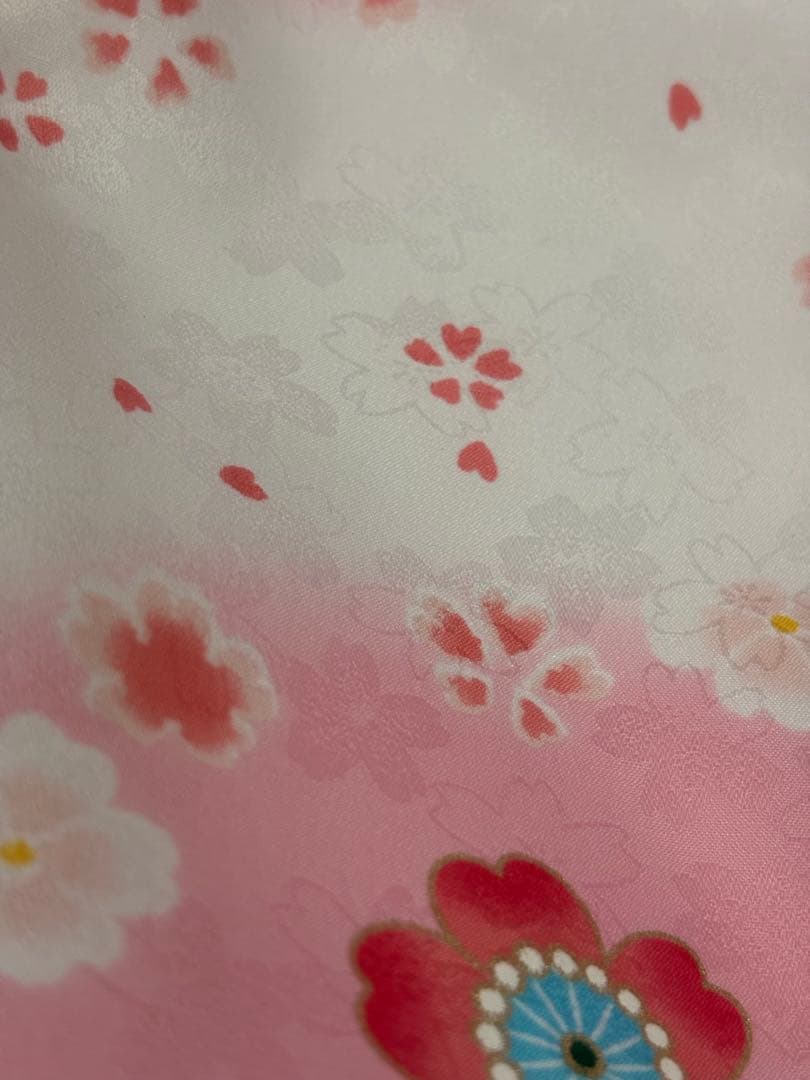 七五三　3歳女の子　着物・被布セット　白とピンク　うさぎ飾り　カラフル被布　新品