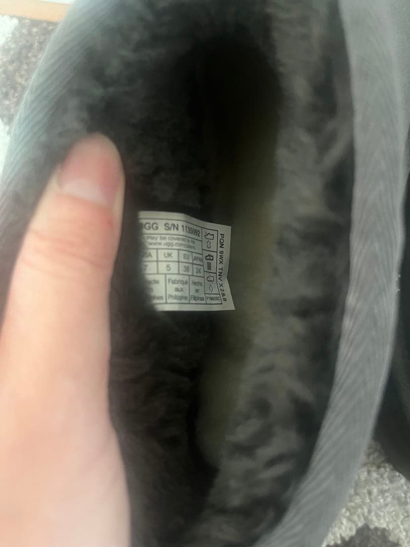 ＜UGG＞クラシック ウルトラミニプラットフォーム ブーツ