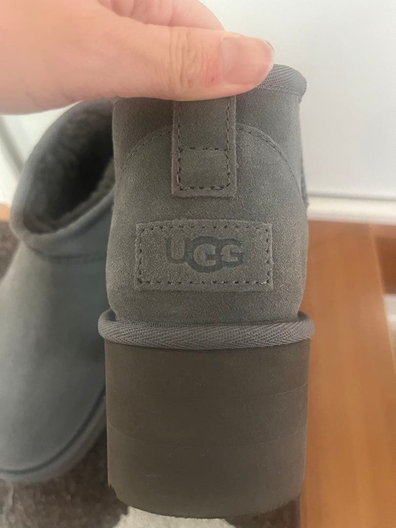 ＜UGG＞クラシック ウルトラミニプラットフォーム ブーツ