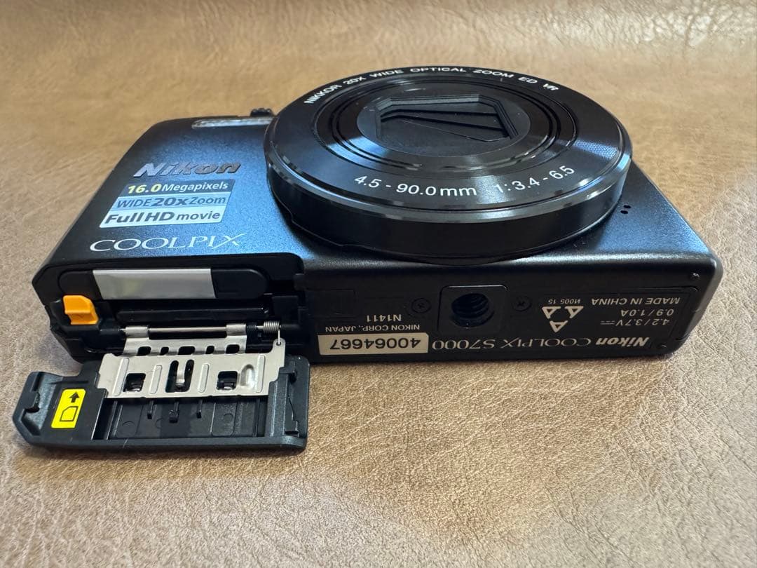 Nikon COOLPIX S7000 16.0MP コンパクトデジタルカメラ