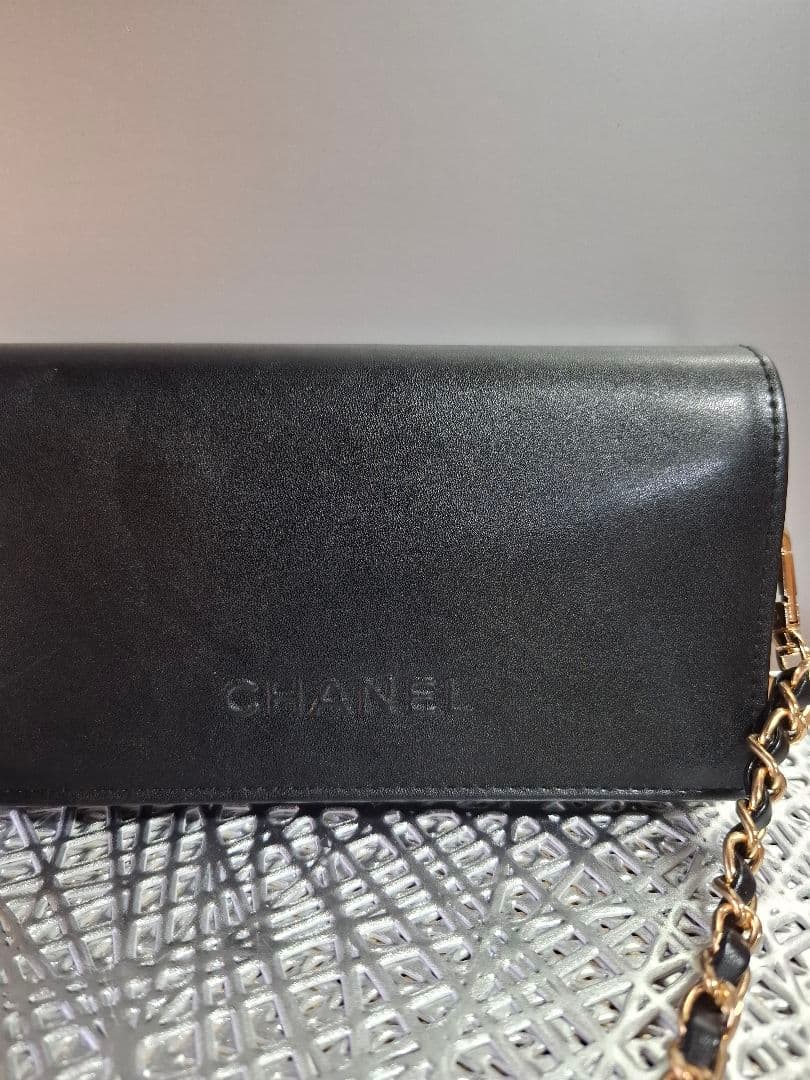 CHANEL 　ロゴマトラッセ　サングラスケース　斜め掛け