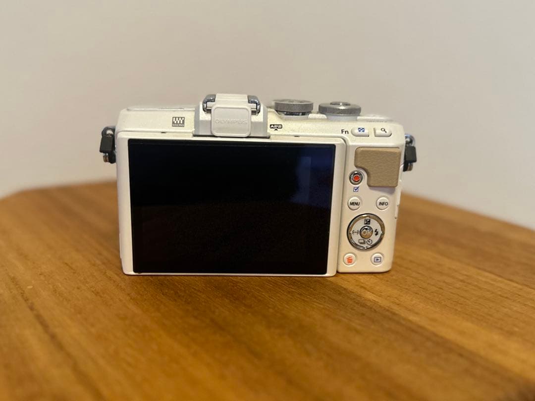 OLYMPUS PEN E-PL7 ホワイト ダブルズームキットショット数265