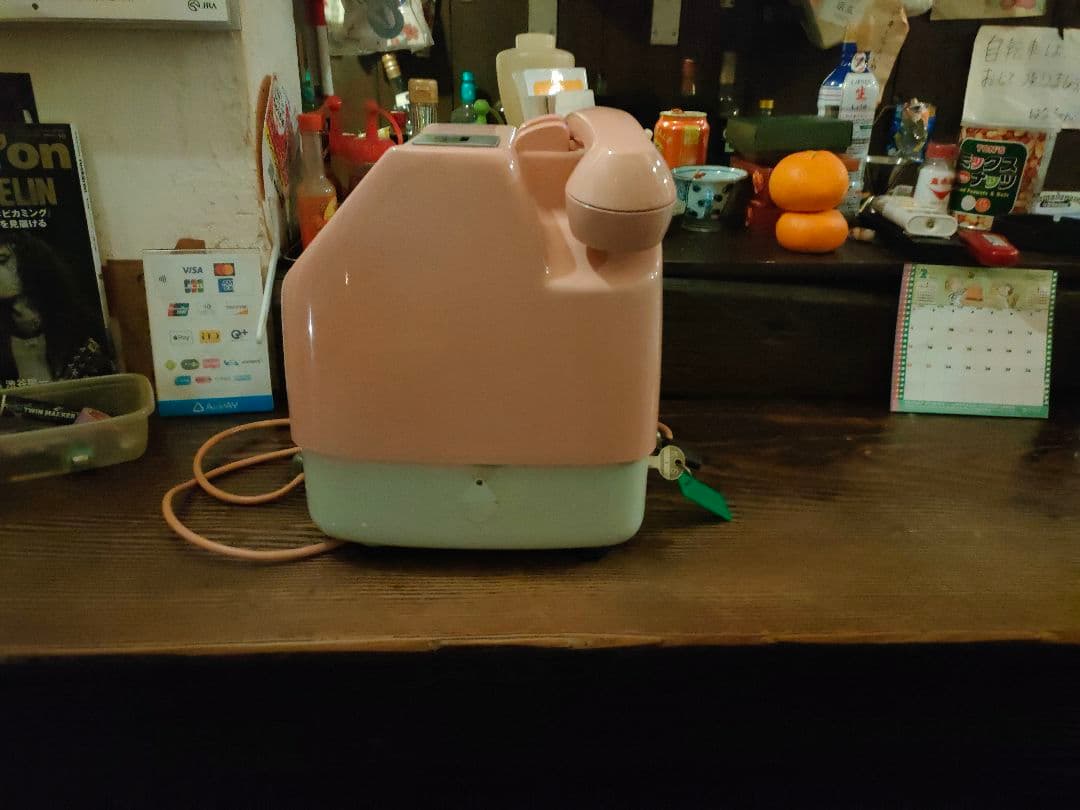 ピンクの電話
