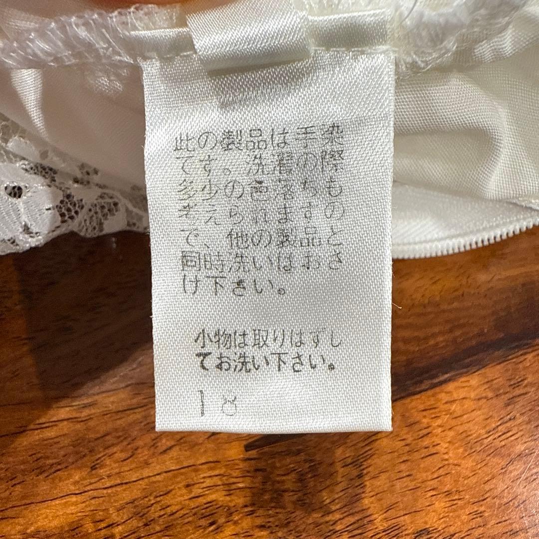 【新品未使用】さえら　ヒスクローネ　円型レースクッション　ホワイト　リボン