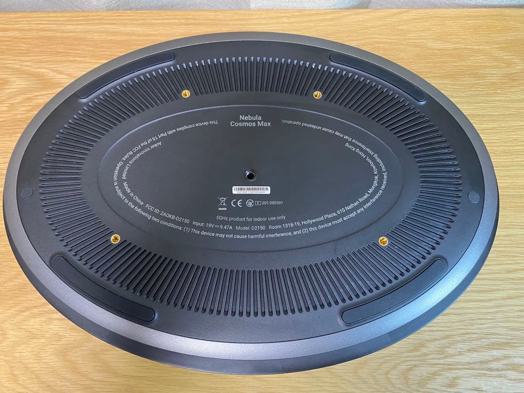 Nebula Cosmos Max 4Kプロジェクター本体とフロアスタンドセット