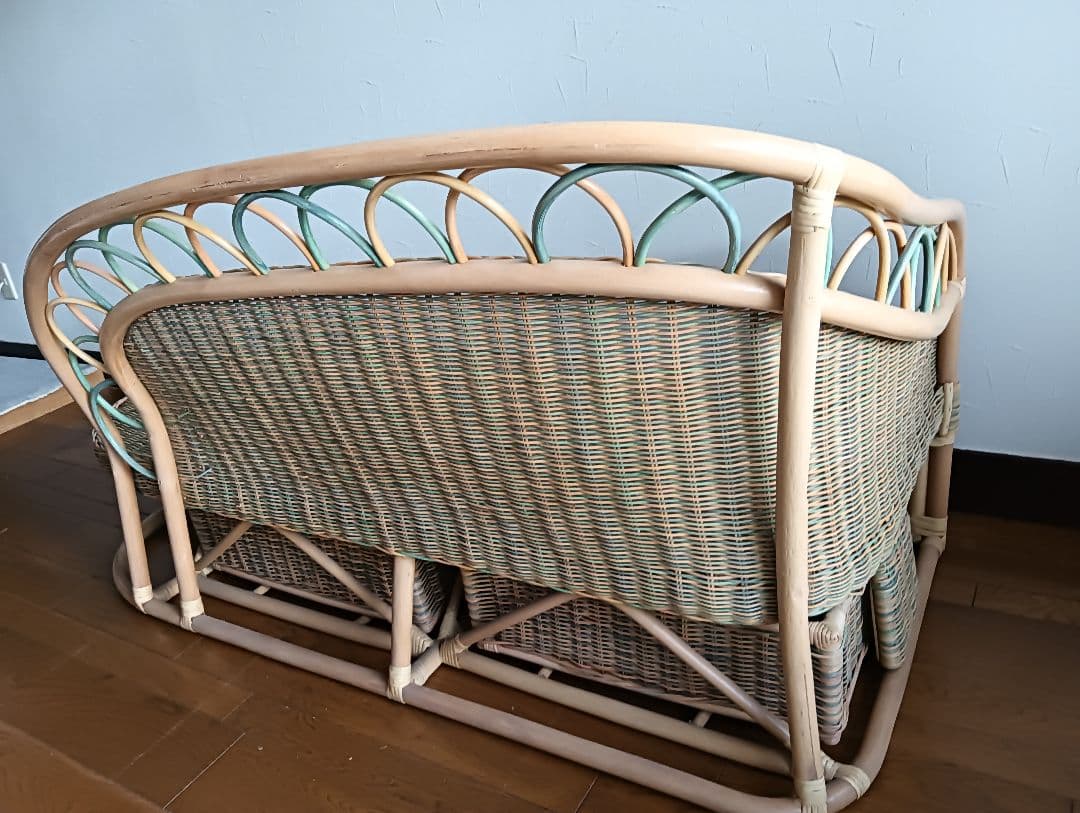 引取りお値下げ　希少　おしゃれパステルカラー　ラタン製　カウチソファ　引出し収納