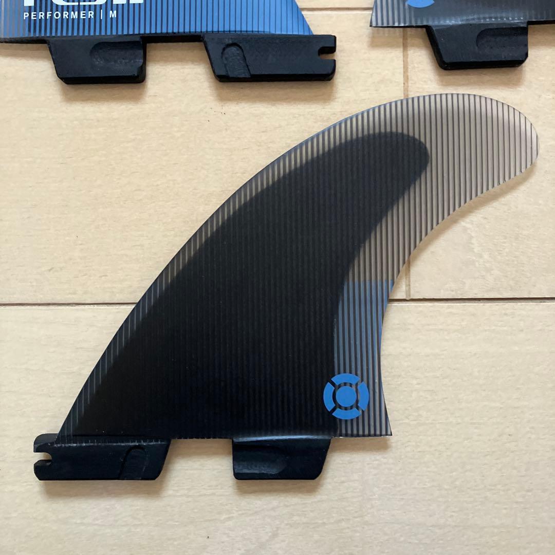 イ*ー様 美品 FCS2フィン パフォーマー PERFORMER M トライ