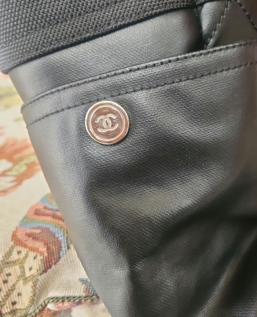 CHANEL ブラック キルティング バッグ