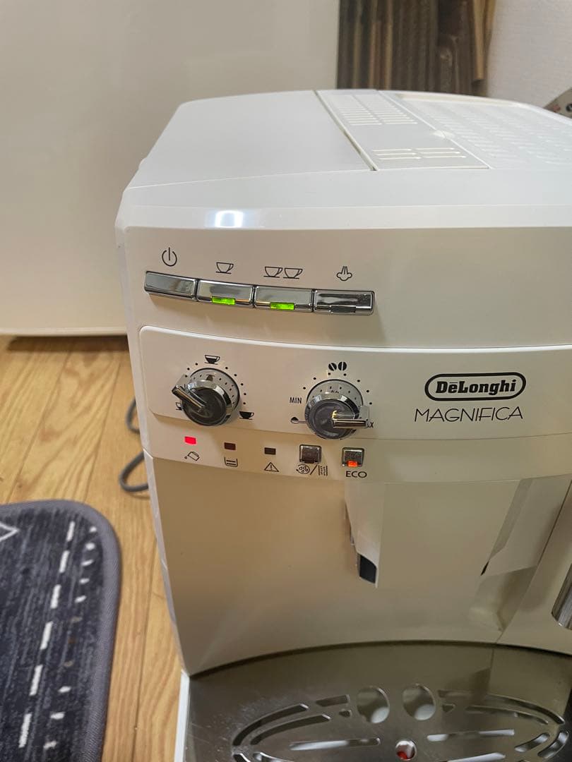 デロンギ　マグニフィカ　全自動コーヒーマシン　ESAM03110w ホワイト