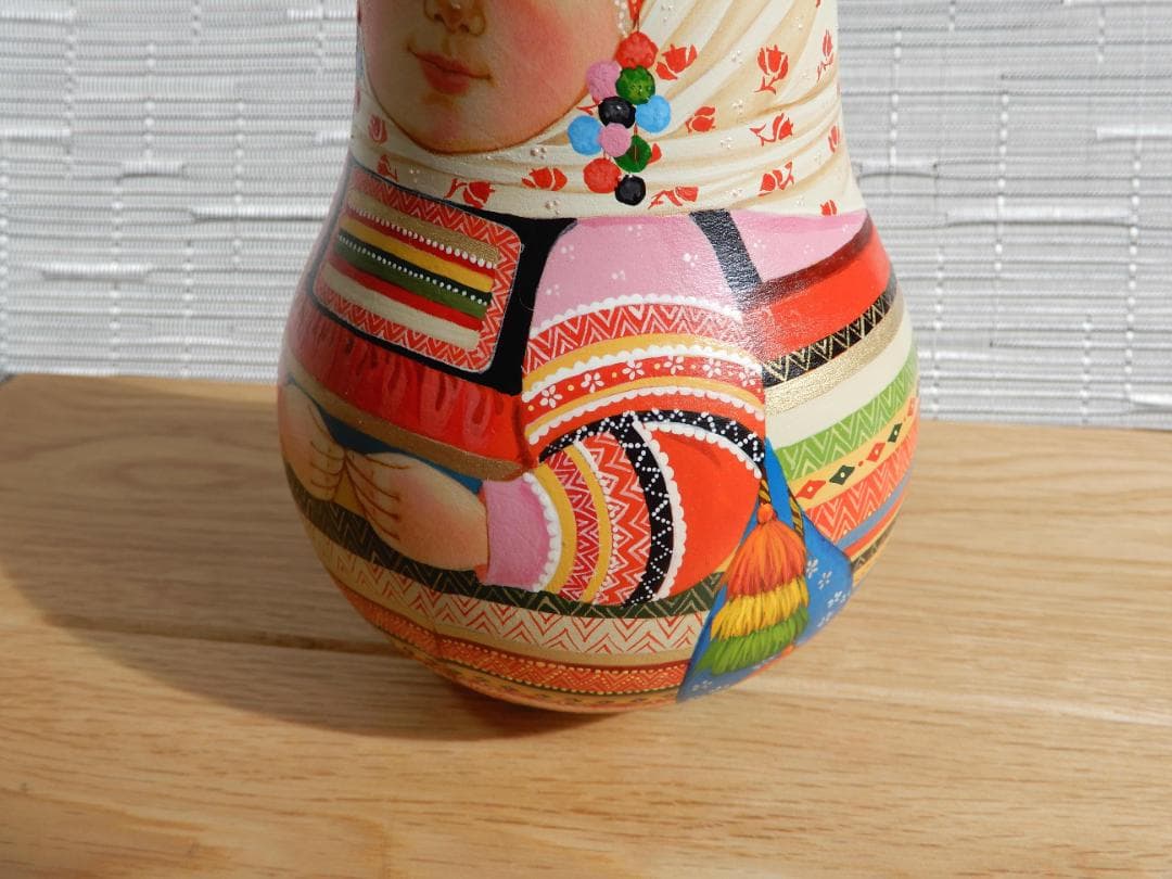 エレナ・シドロワ　カラフルな民族衣装のおきあがりこぼし　マトリョーシカ　作家もの