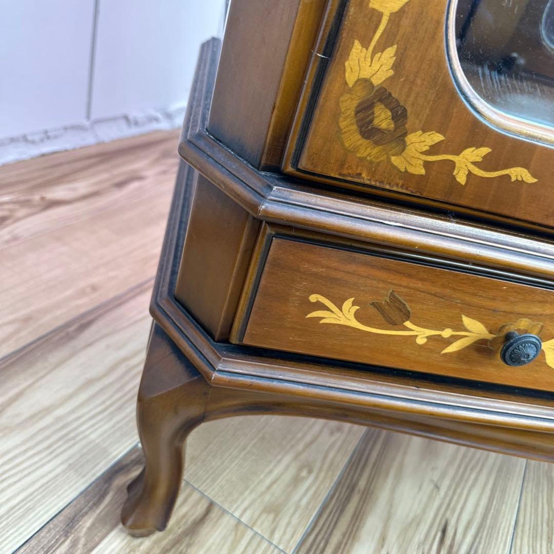 イタリア風　飾り棚　ガラス棚　アンティーク　キャビネット