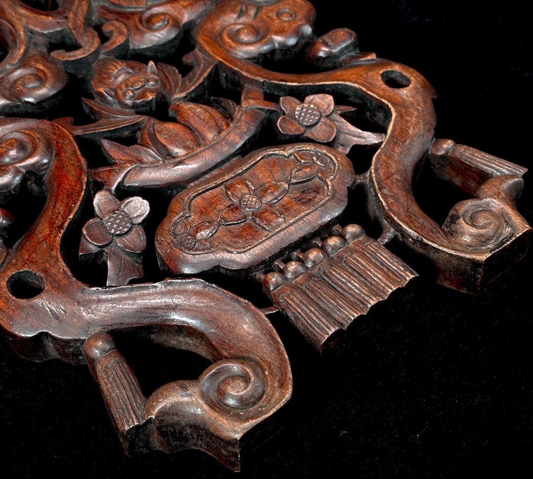 時代物　唐木　細密透彫壁掛　蝙蝠図　幅25cm 高さ37cm