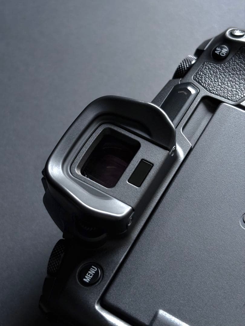 Canon EOS R ボディ　ミラーレスカメラ　美品　シャッター回数9千以下