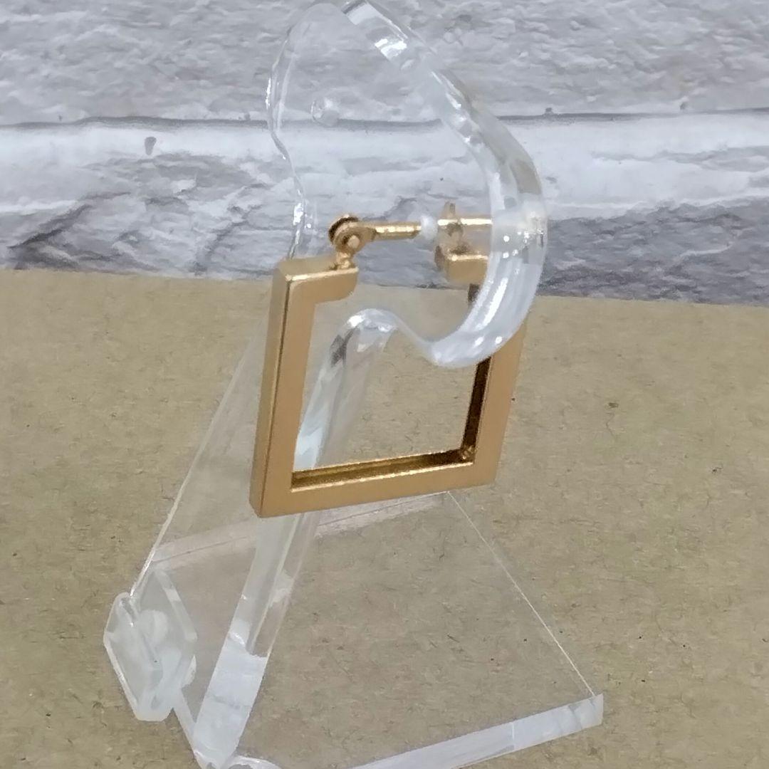 モモイロ　K18YG地金片耳ピアス　　中古品