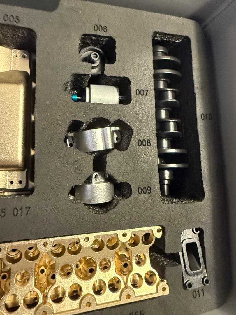 土星エンジン直列4気筒エンジンモデル　フルメタル組み立てキット ホビー