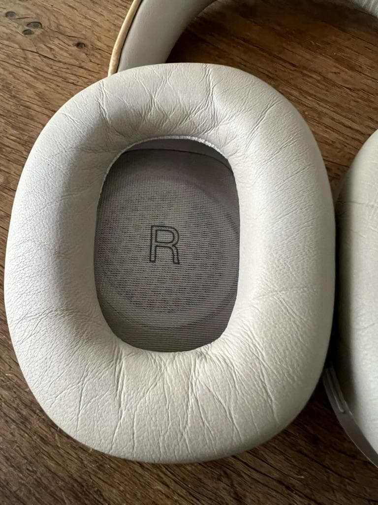 バウワースアンドウィルキンス　px8　タン