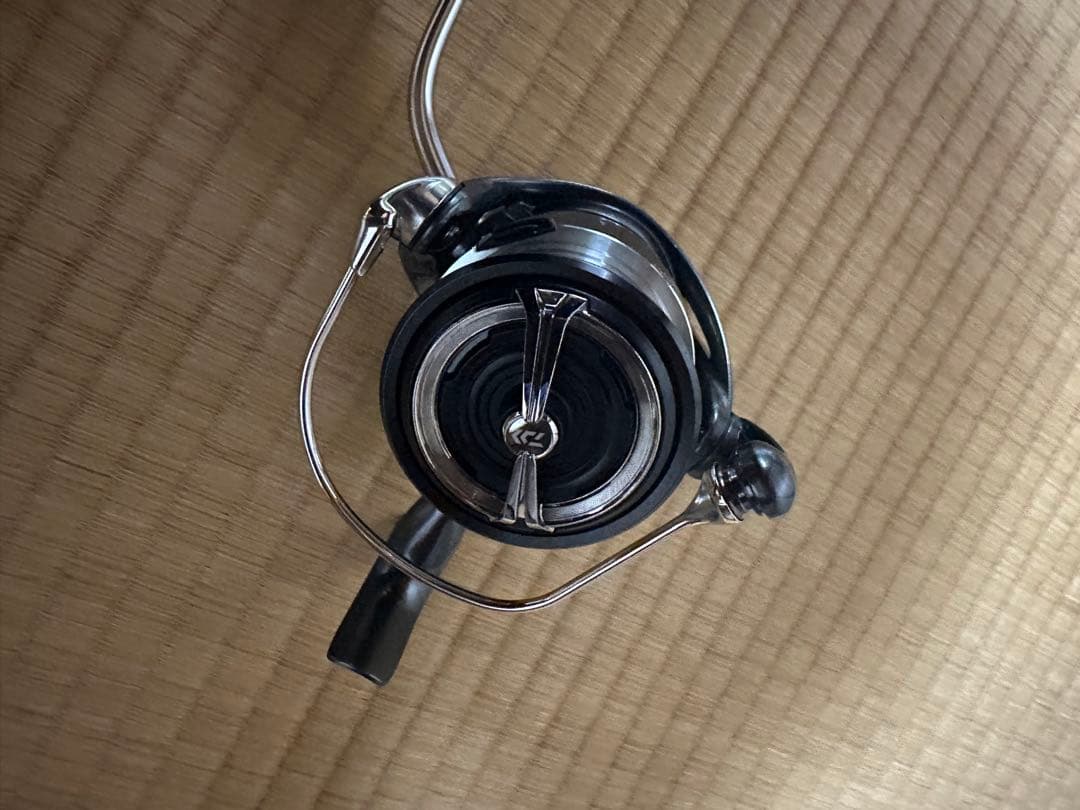 【美品】ダイワ 24ルビアスPC LT3000S-XH RCSノブ付き