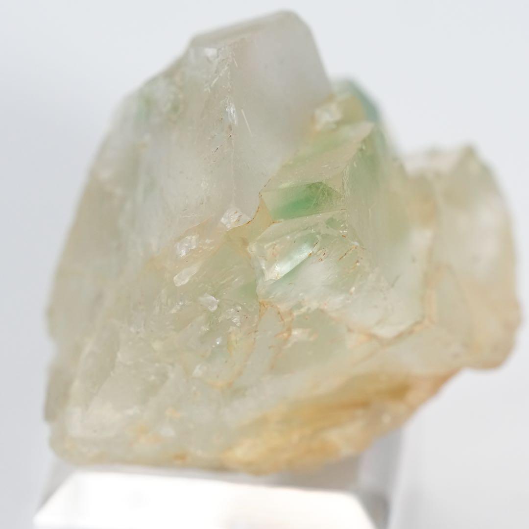 【結晶の状態は珍しい】フローライト ペーニャ産 44×40×37mm