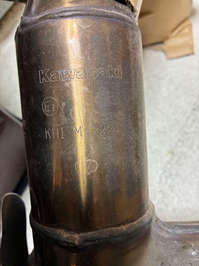 z900rs 2024年モデル　純正マフラー