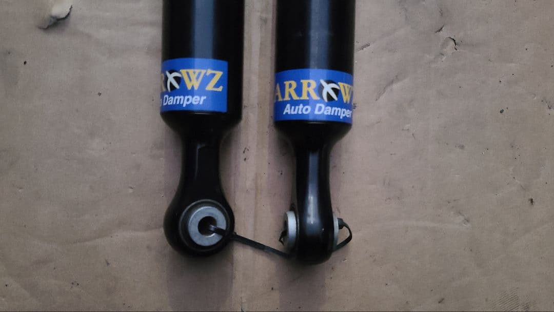 HIIK5378　ダイハツ　リアショック　固着有り　車高調用？