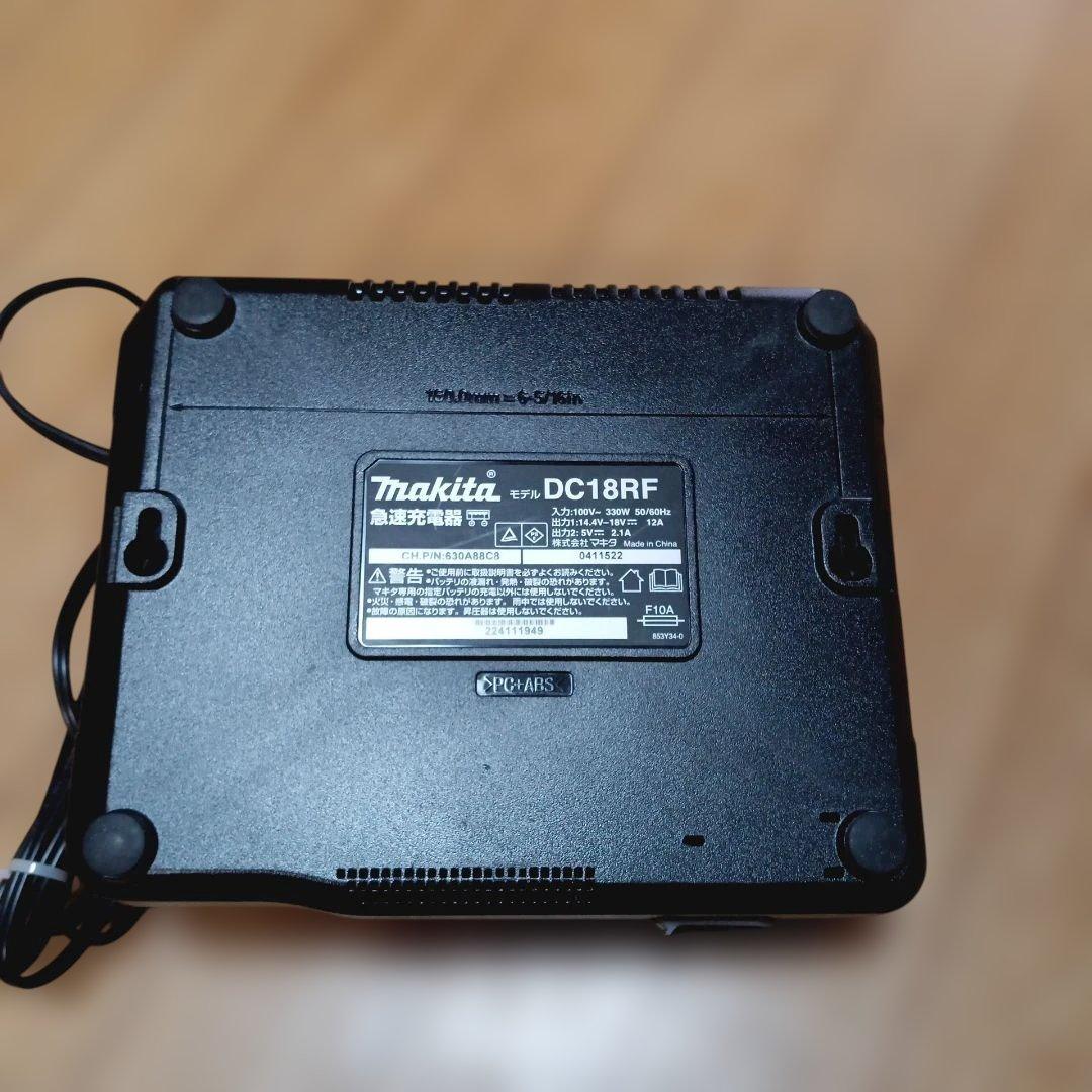 マキタ18V充電式クリーナCL182FD純正バッテリー、純正急速充電器付