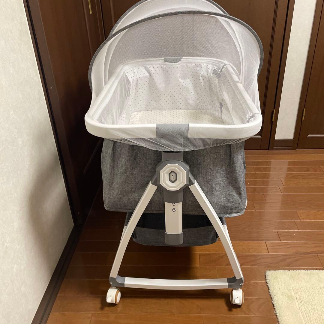 コンパクトベビーベッド　メッシュカバー付き　高さ調節可能