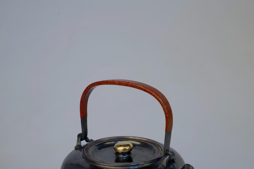 純銀製 平丸摘み 丸形 槌目 湯沸 銀瓶 煎茶道具