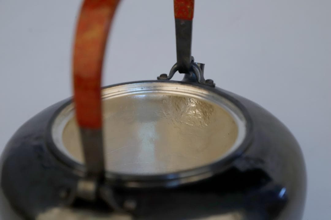 純銀製 平丸摘み 丸形 槌目 湯沸 銀瓶 煎茶道具