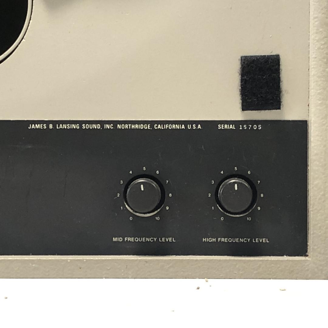 JBL 4311B スタジオモニター ペア　程度良好　美品　送料込み （R側）