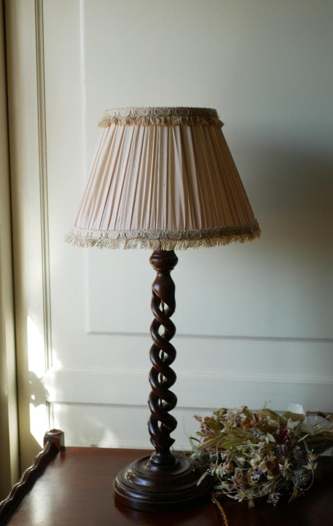 希少　イギリスアンティーク　ツイストのランプスタンド