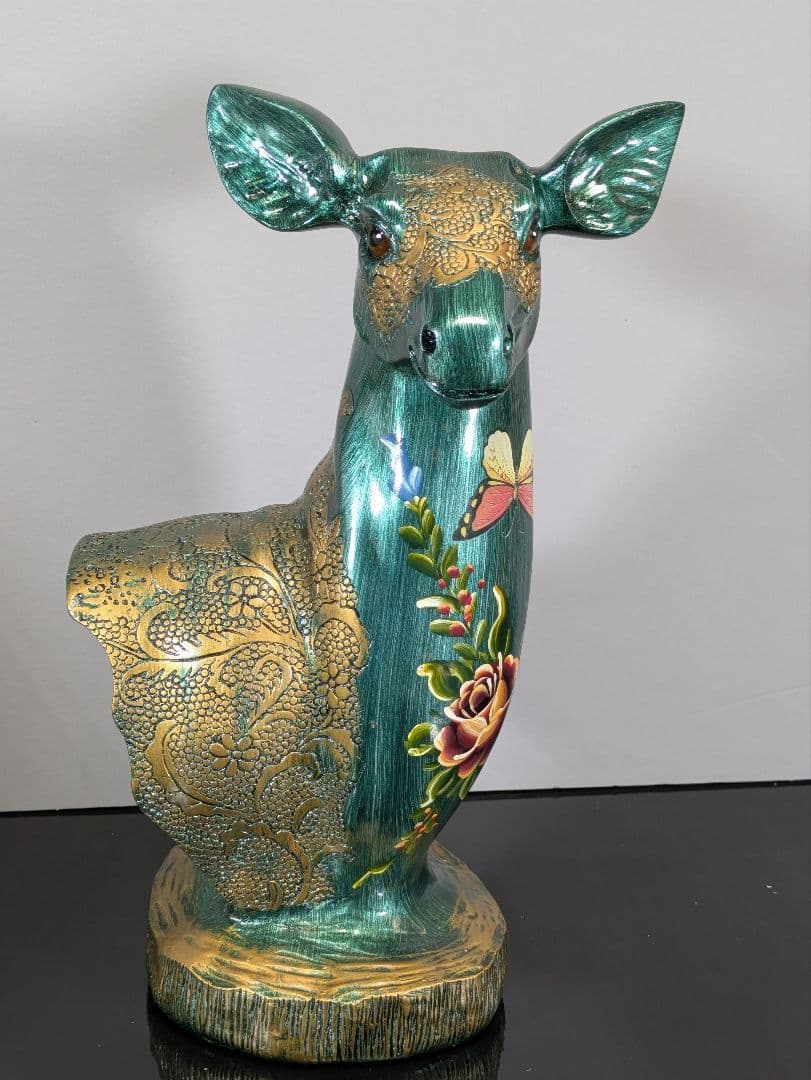 鹿 置物 金色の角 花模様 彫刻 アンティーク 置物 インテリア