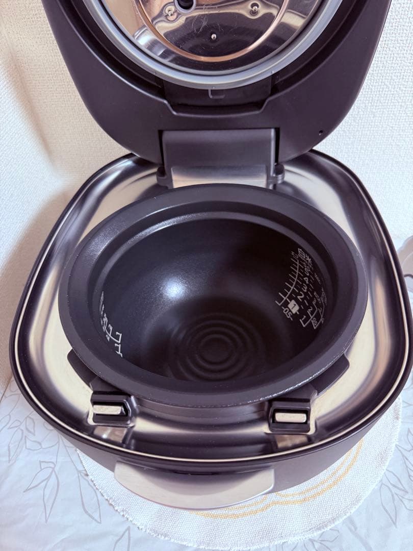 タイガー土鍋ご泡火炊き　圧力IH 5.5合 JRX-T100 2023