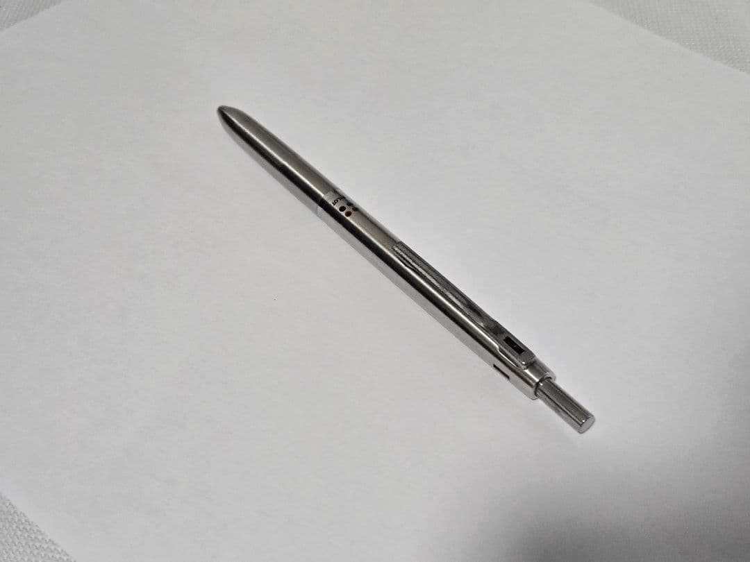 振り子式4色ボールペン