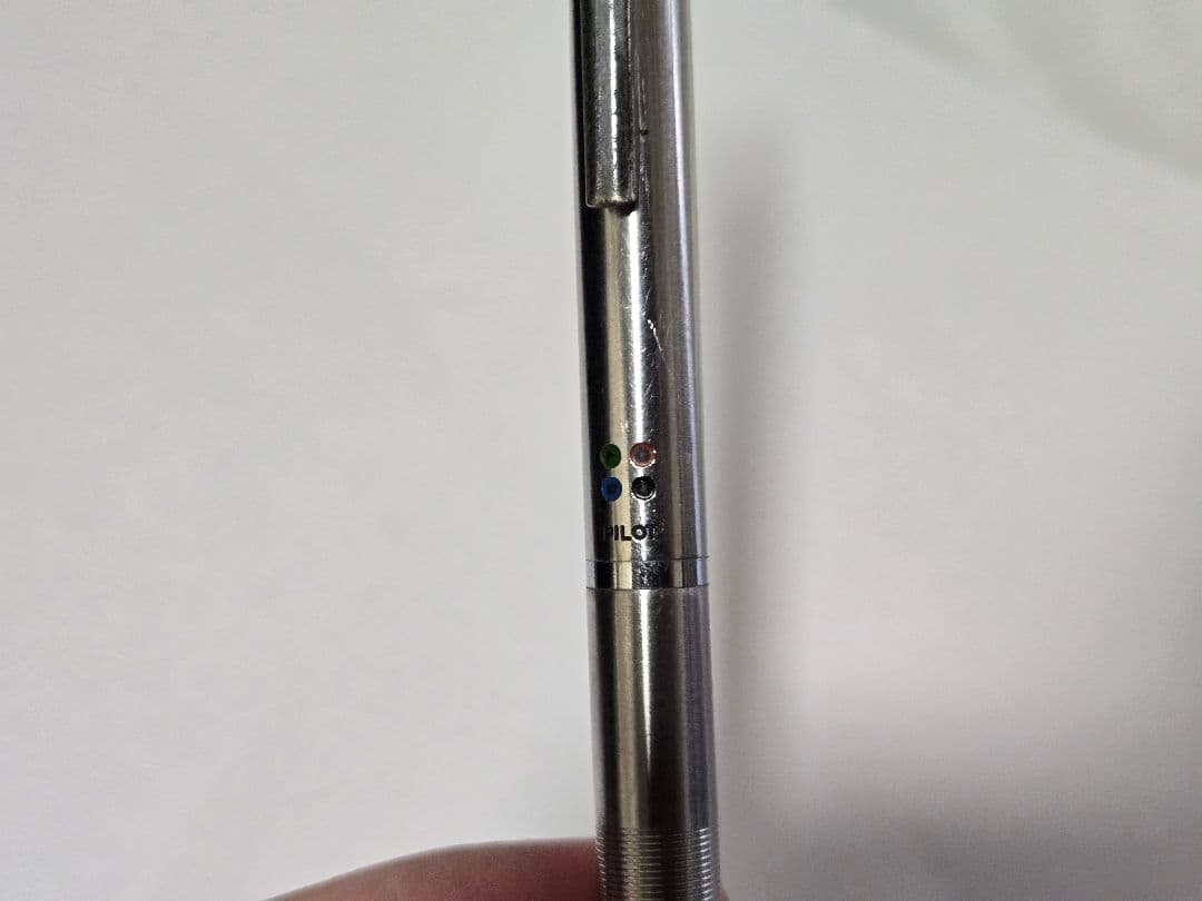 振り子式4色ボールペン