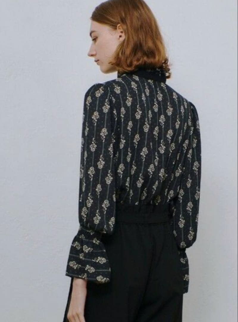 アルアバイル　プチフルールプリントブラウス　ブラック