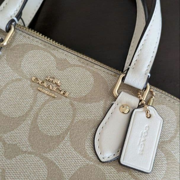 超美品　コーチ　ミニショルダーバッグ シグネチャー アクセサリーポーチ