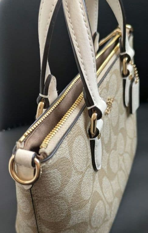 超美品　コーチ　ミニショルダーバッグ シグネチャー アクセサリーポーチ